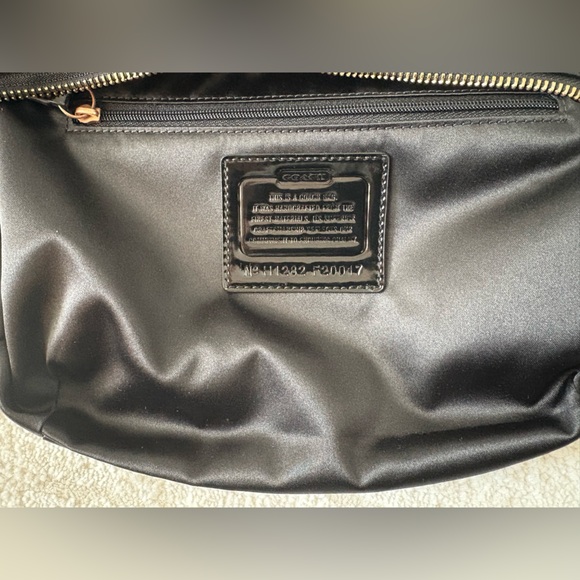 Coach Daisy Y2K Black Patent Leather Shoulder Bag Gold Hardware Heart Charm - Picture 4 of 8